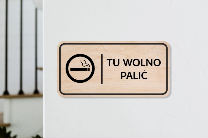 drewniana tabliczka informacyjna prostokątna TU WOLNO PALIĆ 01.jpg