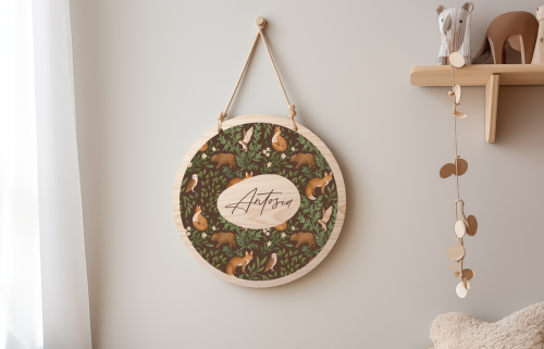 Drewniana tabliczka z imieniem - okrągła - Tajemnice leśnej polany - ciemna