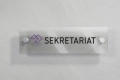 Akrylowy Szyld z Twoim Logo - Szyld reklamowy z plexi - 40 x 12 cm 