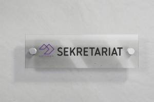 Akrylowy Szyld z Twoim Logo - Szyld reklamowy z plexi - 40 x 12 cm 