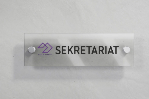 Akrylowy Szyld z Twoim Logo - Szyld reklamowy z plexi - 40 x 12 cm 