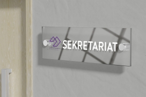 Akrylowy Szyld z Twoim Logo - Szyld reklamowy z plexi - 30 x 10 cm 