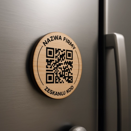 Drewniany magnes z nazwą firmy i kodem QR - 7,5 cm