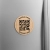 drewniany magnes z kodem QR i nazwą firmy 1a.webp
