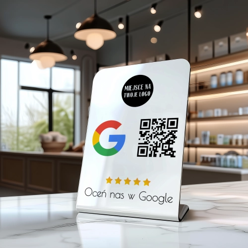 biały stand akrylowy z kodem QR google i logo 01b.webp