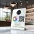 biały stand akrylowy z kodem QR google i logo 01b.webp