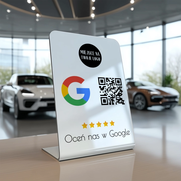 biały stand akrylowy z kodem QR google i logo 01.webp