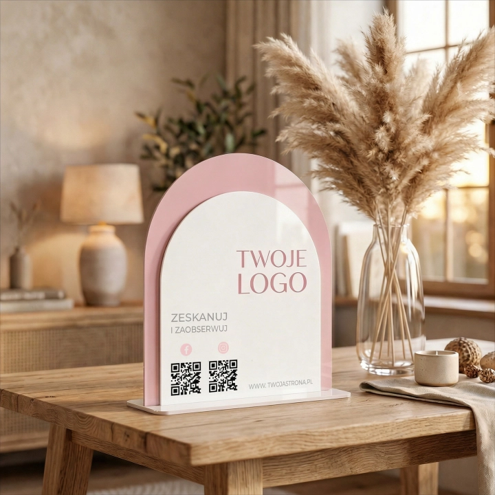 akrylowy stand z kodami QR biało-pudrowy 01b.webp