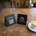 Czarny akrylowy stojak z kodem QR do menu i Twoim logo
