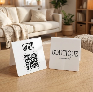 Biały akrylowy stojak z kodem QR do Wifi i Twoim logo 