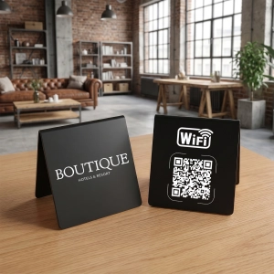Czarny akrylowy stojak z kodem QR do Wifi i Twoim logo 